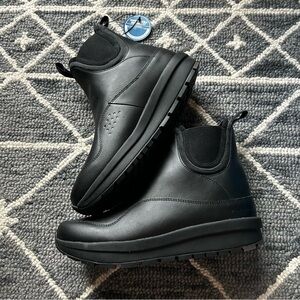 Columbia Women’s black ankle chelsea boots waterproof NWT